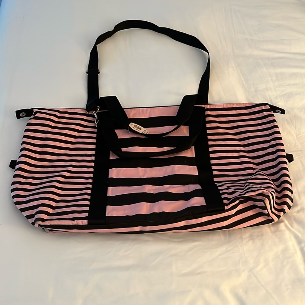 NWT VS Canvas Overnight or Gym Bag Two webbed handles/detachable shoulder strap